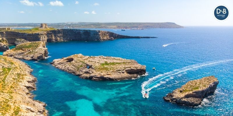 Los apartamentos con la mejor orientación geométrica junto a la ciudad del deporte camilo cano son limitados y la demanda internacional es creciente; este es el momento preciso para asegurar su posición en el proyecto de bloques residenciales más sofisticado de la costa blanca y comenzar a disfrutar de un entorno concebido exclusivamente para su bienestar.